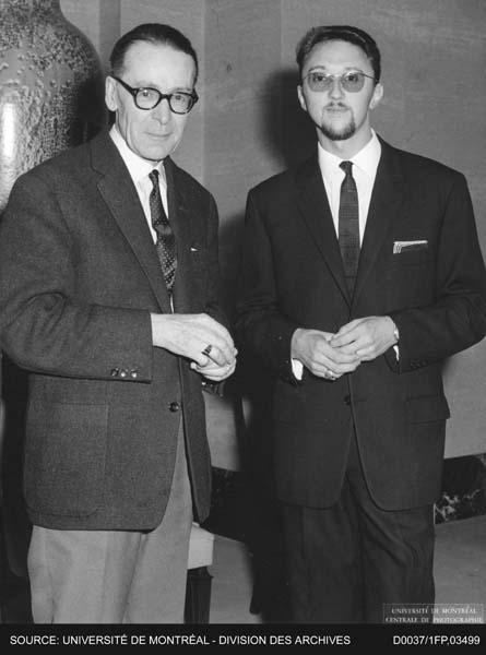 Photographie du professeur Henri Guillemin et de Bernard Beugnot, professeur agrégé au Département d'études françaises, lors de la conférence publique sous les auspices du Département d'études françaises. 15 octobre 1965, Montréal.