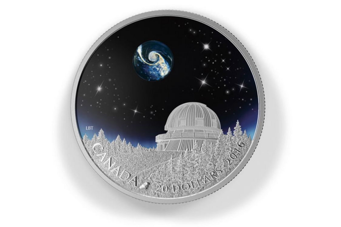 Le 7 juillet 2015, la Monnaie royale canadienne a émis une pièce de 20 $ en argent fin appelée «Sous les étoiles». Le motif, conçu par l’artiste canadien Loïc Beaumont-Tremblay, représente l’Observatoire du Mont-Mégantic dans un paysage nocturne.